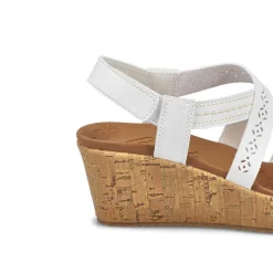 Beverlee Delicate Glow Women