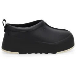 Tasman Streetscape Women